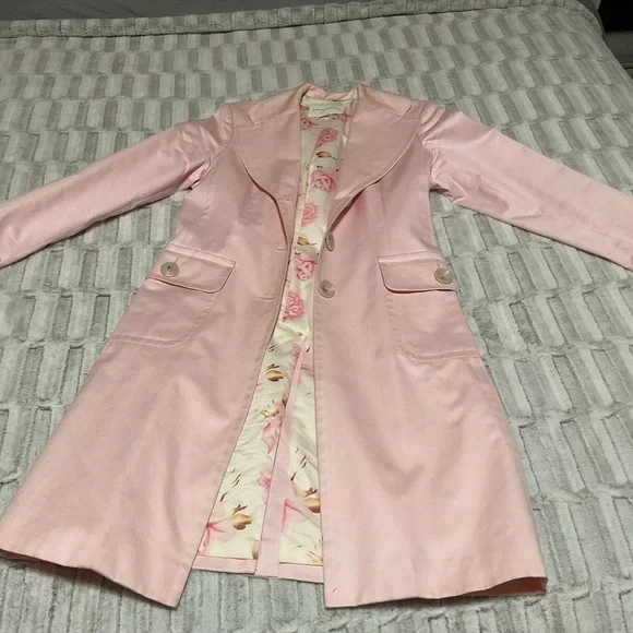 Banana Republic size small pink trench with floral lining - Picture 4 of 6